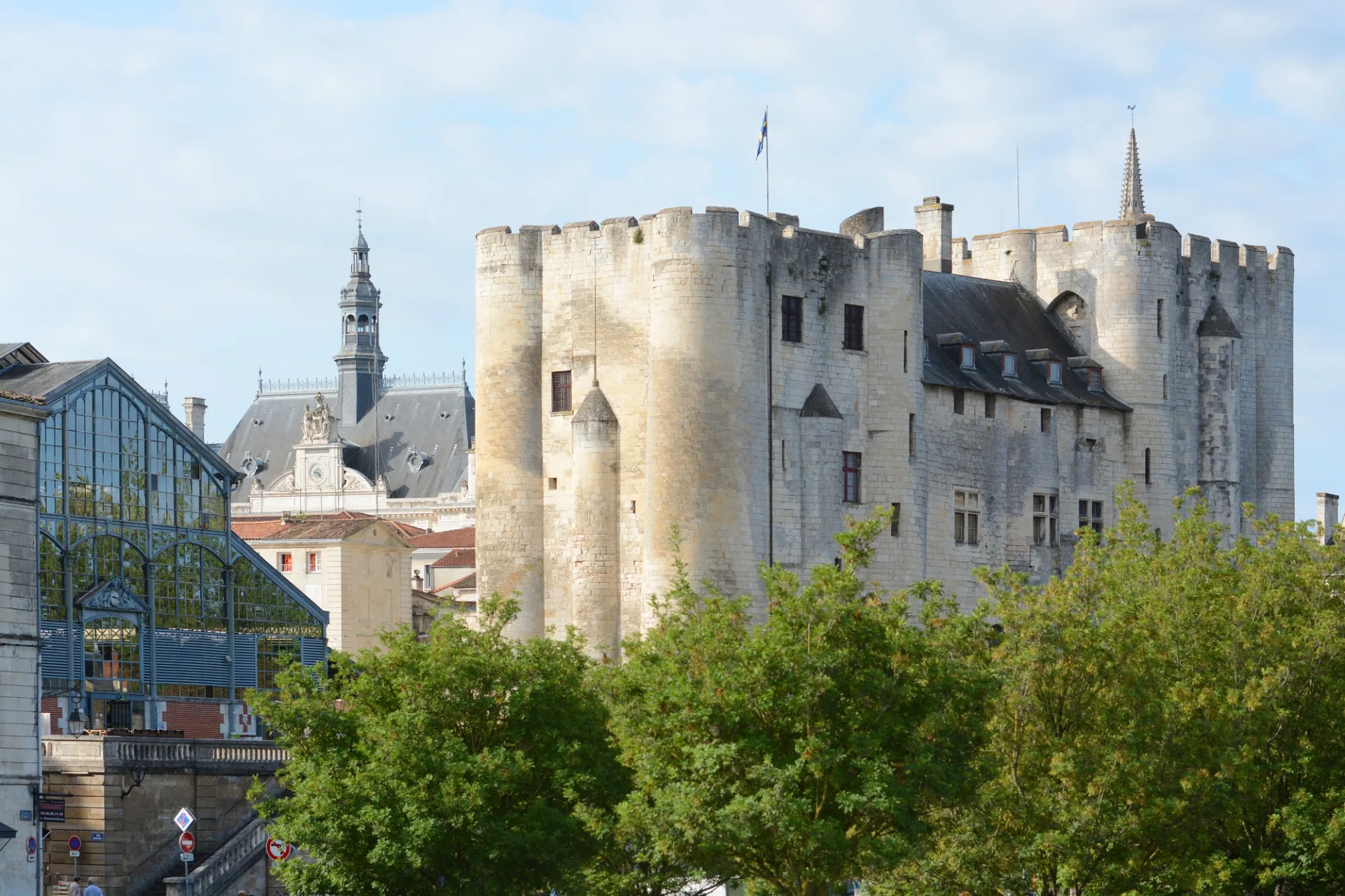 donjon-de-niort-marais-poitevin-centre-ville