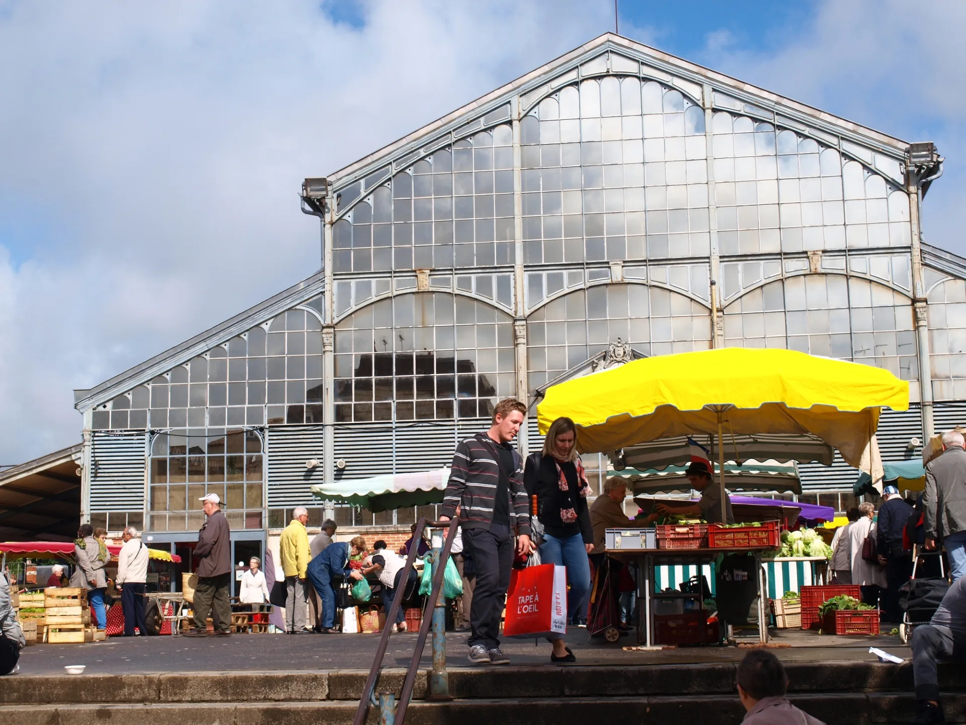 le-marche-des-halles-de-niort-marais-poitevin