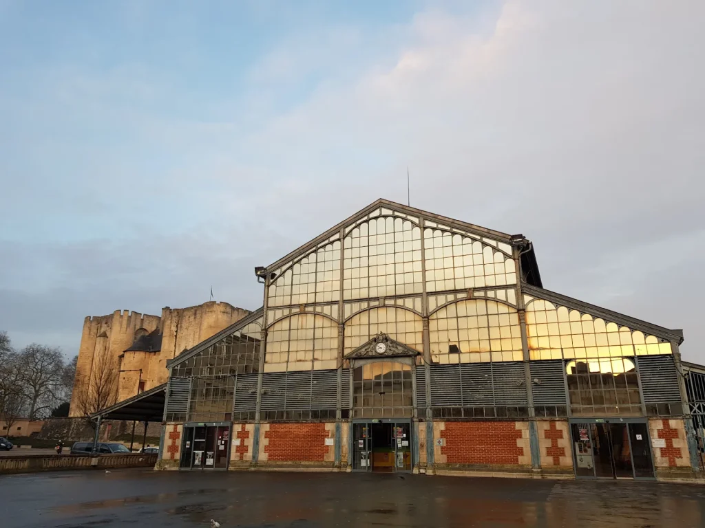 les-halles-de-style-baltard-paris-niort-marais-poitevin