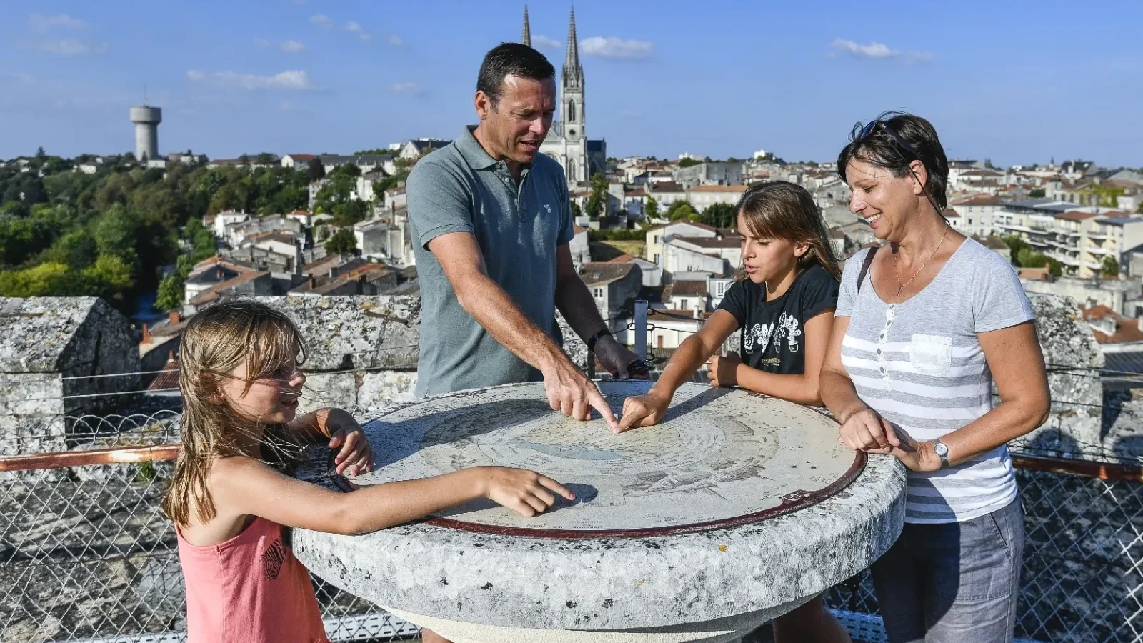 niort-donjon-medieval-terrasse-panoramique-niort-marais-poitevin