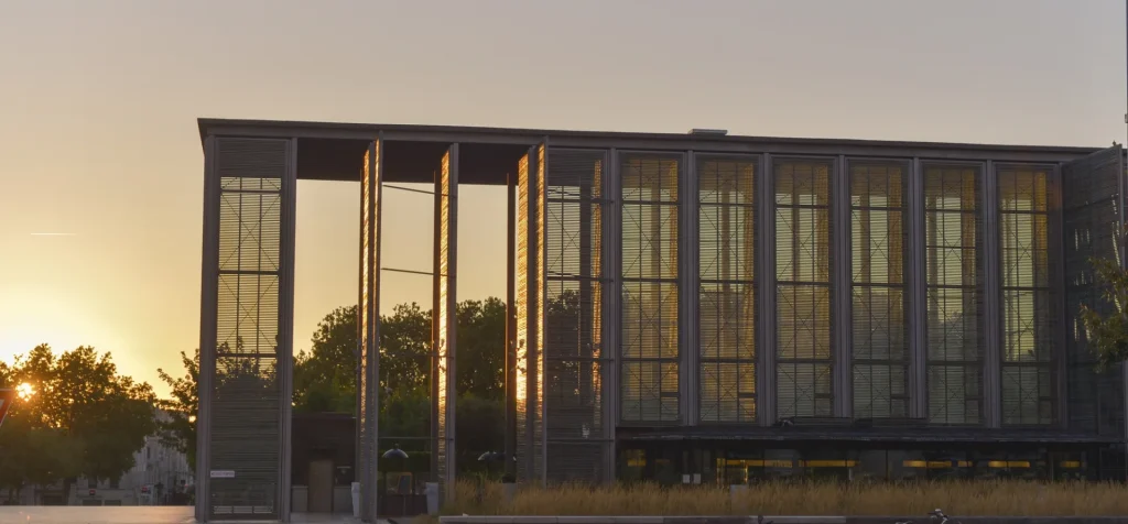 place-de-la-breche-coucher-de-soleil-niort-marais-poitevein