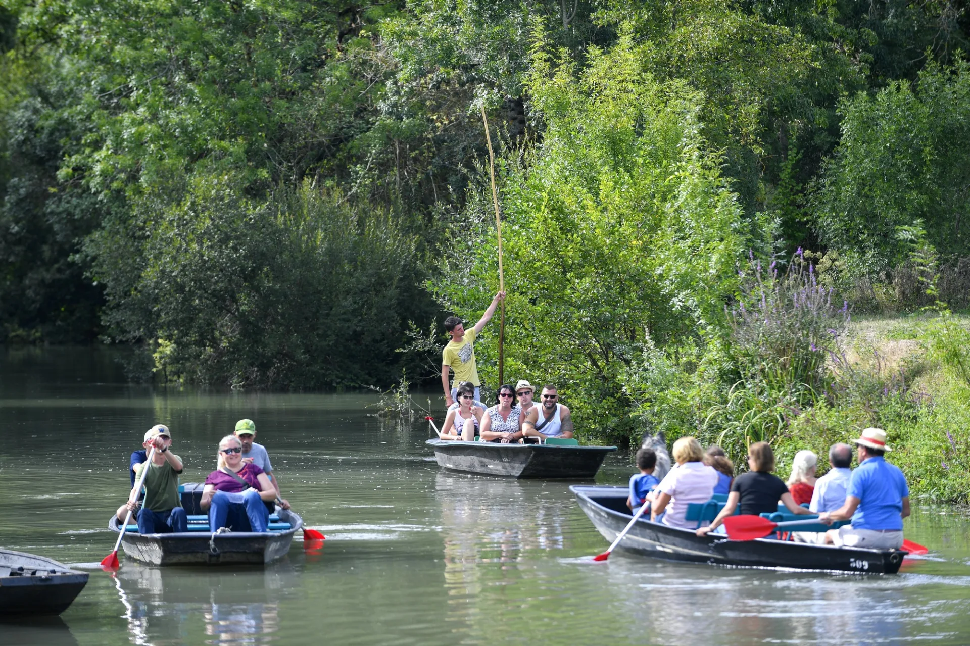 visite-de-groupe-barque-arçais-niort-marais-poitevin