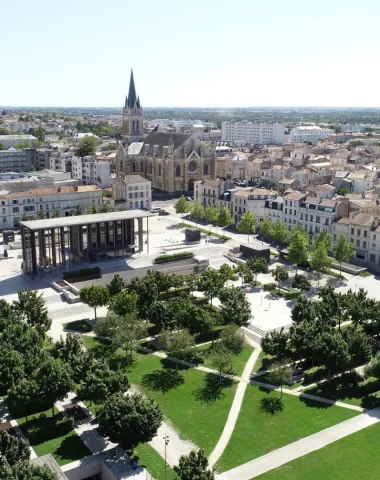 place-de-la-breche-vue-drone-niort-marais-poitevin