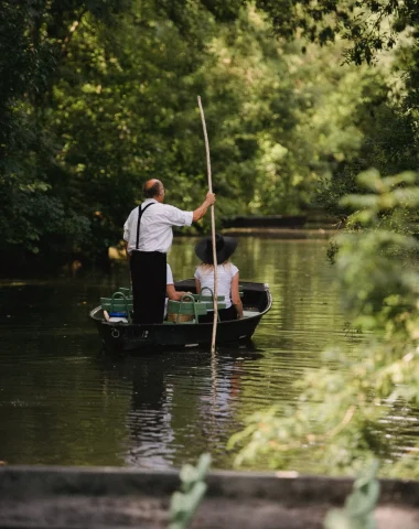 visite-guidee-sur-leau-avec-guide-batelier-niort-marais-poitevin