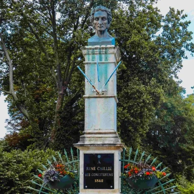 monument-rene-caillie-niort-marais-poitevin
