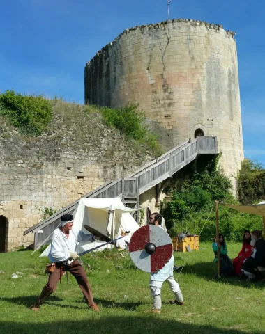 fete-medieval-chateau-coudray-salbart-niort-marais-poitevin
