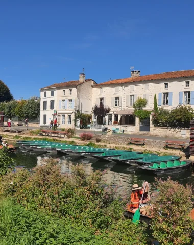 coulon-quai-barque-niort-marais-poitevin