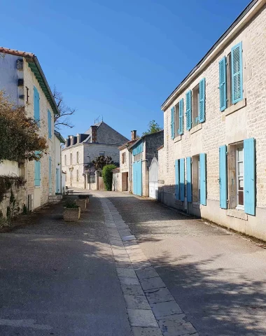 village-rue-sansais-la-garette-niort-marais-poitevin